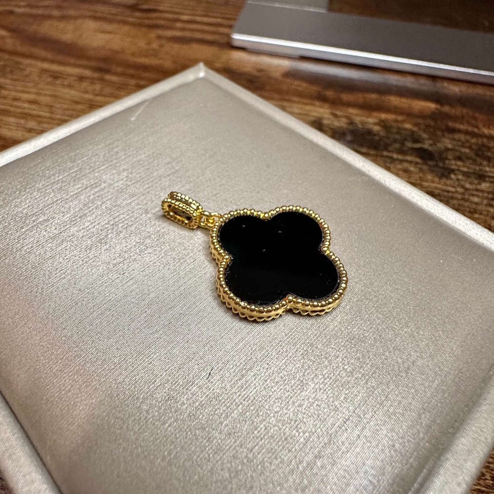 18k Black and Gold clover Pendant 20mm
